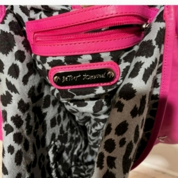🍁🍂GREAT FAL BAG!Rare Vintage 100% cow leather Betsey Johnson pink rose studded - Picture 3 of 5